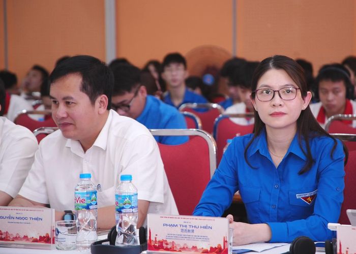 Các đại biểu tham dự chương trình.