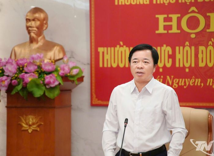Đồng chí Chủ tịch HĐND tỉnh Bùi Văn Lương phát biểu chỉ đạo tại Hội nghị.