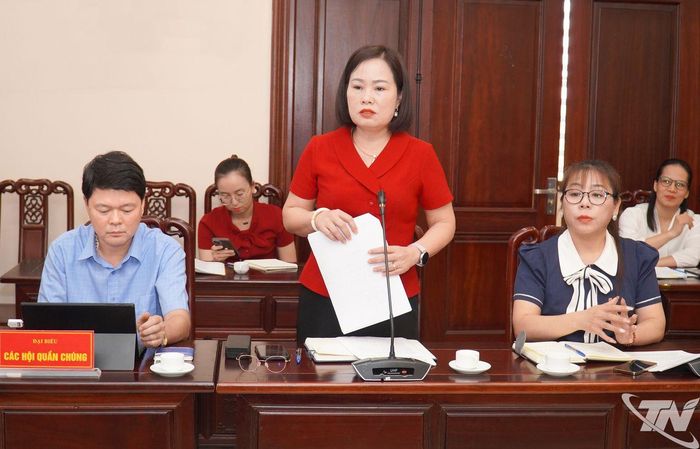 Lãnh đạo Hội Chữ thập đỏ tỉnh Thái Nguyên phát biểu tại Hội nghị.