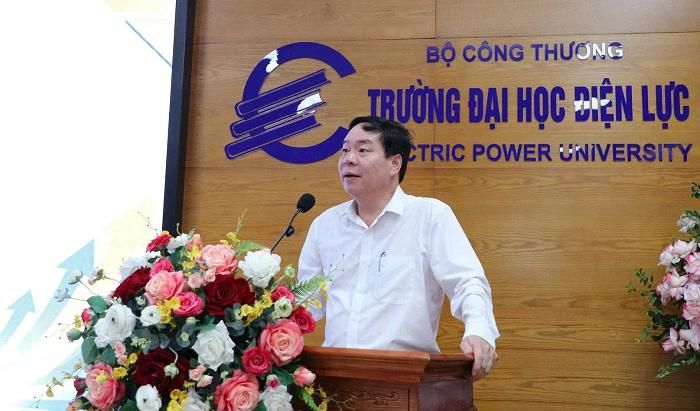NGƯT.PGS.TS Vũ Đình Ngọ - Phó Hiệu trưởng Trường Đại học Điện lực phát biểu tại chương trình.