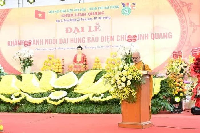 Thượng tọa Thích Tục Bách ban đạo từ
