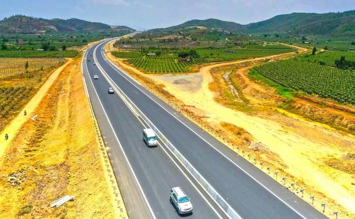 Một đoạn cao tốc Phan Thiết - Dầu Giây thuộc dự án xây dựng một số đoạn đường bộ cao tốc trên tuyến Bắc - Nam phía Đông.