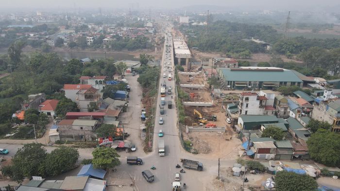 Trong thời gian thi công cầu Mai Lĩnh, người dân và các phương tiện lưu thông qua khu vực mong muốn chủ đầu tư, nhà thầu có phương án tổ chức giao thông hợp lý, bố trí đầy đủ biển báo, rào chắn và đèn cảnh báo, bảo đảm an toàn. Đặc biệt, vào giờ cao điểm, lực lượng chức năng cần tăng cường hướng dẫn, phân luồng từ xa, hạn chế ùn tắc kéo dài, tạo điều kiện thuận lợi cho người dân đi lại trong thời gian công trường triển khai thi công.