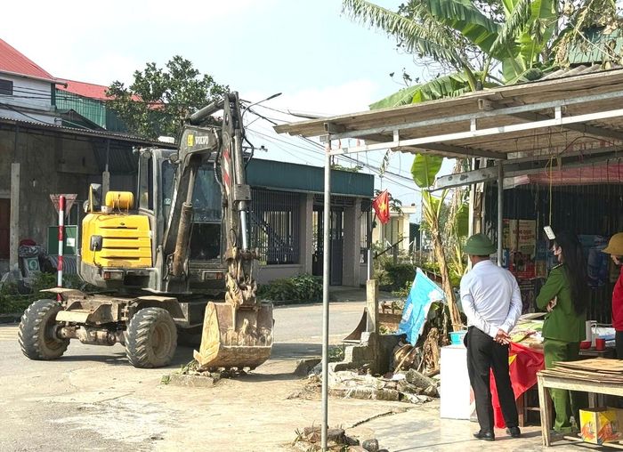 Hàng loạt công trình vi phạm trật tự xây dựng bị UBND xã, phường trên địa bàn tỉnh Hà Tĩnh cưỡng chế, tháo dỡ.