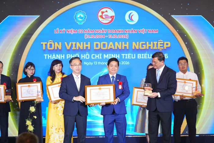 Các doanh nghiệp, doanh nhân tiêu biểu được vinh danh tại buổi lễ.
