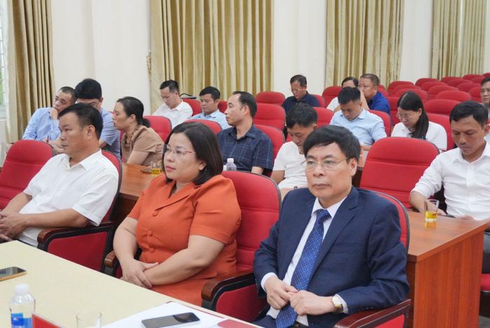 Lãnh đạo xã Hoàng An chúc mừng ngày doanh nhân 13/10.