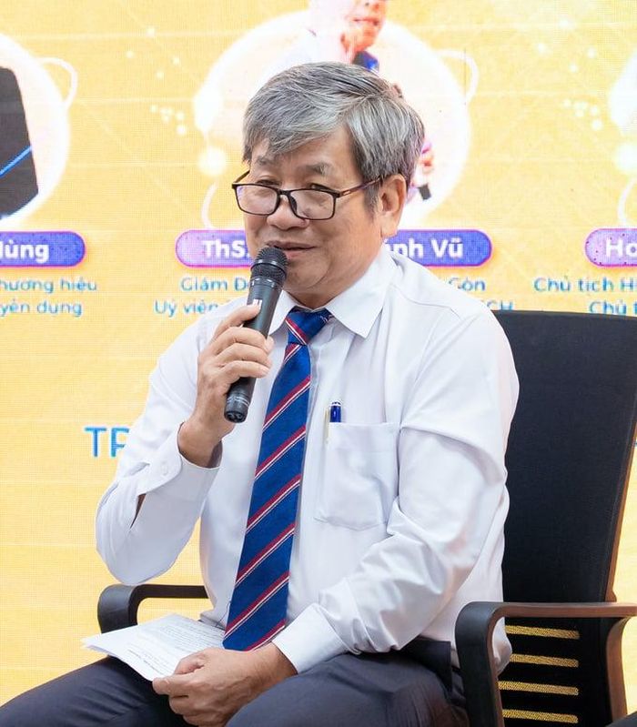  Ông Minh hiểu rằng, một đô thị thiếu không gian xanh giống như một cơ thể thiếu đi buồng phổi. 