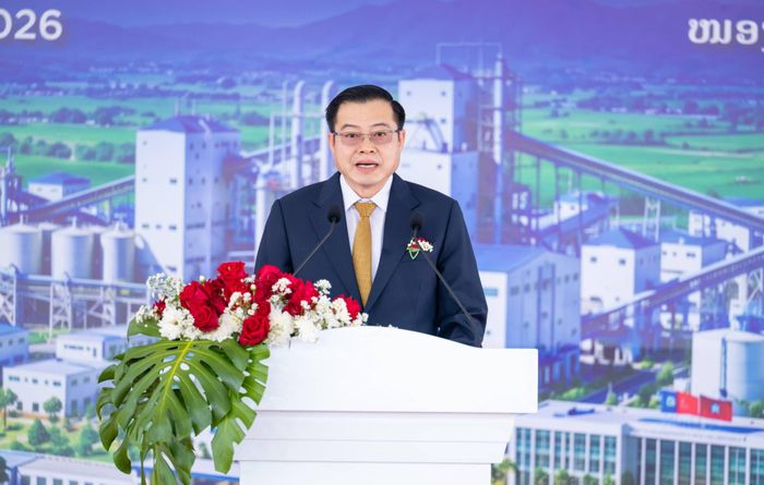 Ông Somsaat Ounsida - Phó bí thư tỉnh, Chủ tịch Chính quyền tỉnh Khammouan đề nghị các cơ quan liên quan tiếp tục tạo điều kiện cho chủ đầu tư, yêu cầu bám sát tiến độ, sớm đưa sản phẩm ra thị trường. Ảnh: Vinachem.