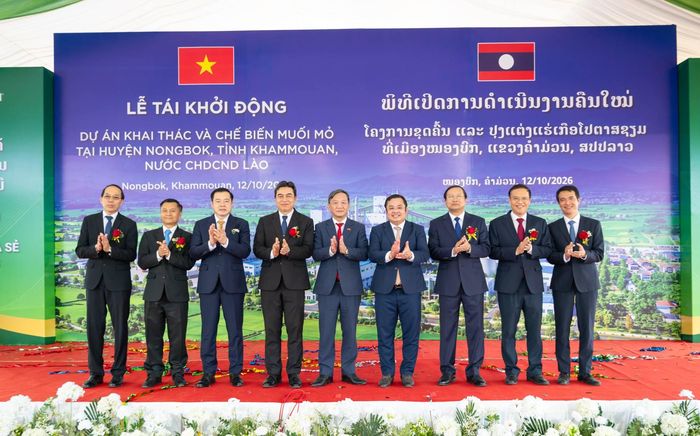 Các đại biểu tham dự chụp ảnh kỷ niệm. Ảnh: Vinachem.