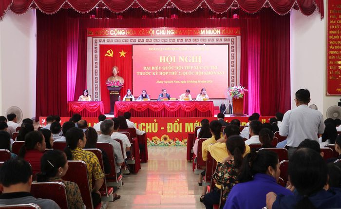 Toàn cảnh Hội nghị tiếp xúc cử tru của Đoàn ĐBQH tỉnh Nghệ An. Ảnh: Phan Quỳnh