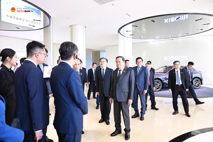 Chủ tịch Quốc hội Trần Thanh Mẫn và Đoàn thăm Siêu nhà máy xe điện Xiaomi