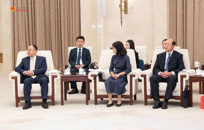 Các đại biểu tham dự cuộc làm việc