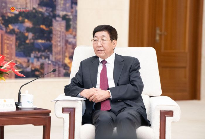 Chủ nhiệm Ủy ban Công tác Dân tộc của Nhân đại toàn quốc Trung Quốc Ba Âm Triều Lỗ, Chủ tịch Nhóm Nghị sĩ hữu nghị Trung - Việt phát biểu 