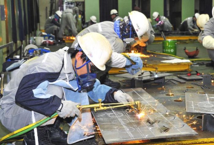 Người lao động làm việc tại Hàn Quốc.