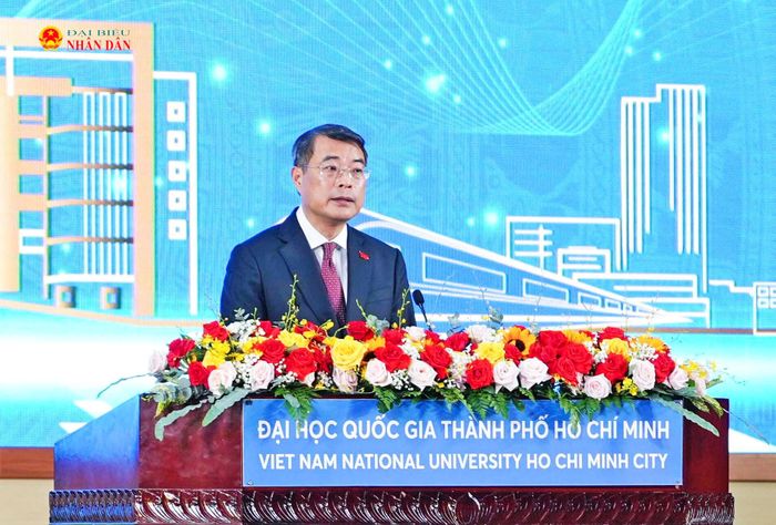 Thủ tướng Chính phủ Lê Minh Hưng phát biểu tại Lễ khai khóa năm 2026 của Đại học Quốc gia TP. Hồ Chí Minh