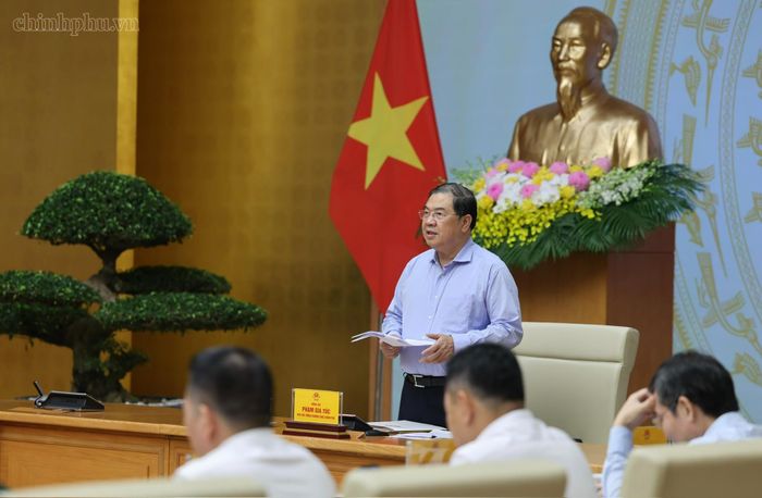  Phó Thủ tướng Thường trực Chính phủ Phạm Gia Túc phát biểu kết luận phiên họp thứ nhất của Ban Chỉ đạo Trung ương về chính sách nhà ở và thị trường bất động sản. Ảnh: VGP. 