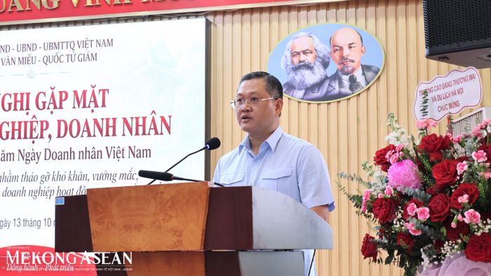 Ông Vũ Xuân Hùng, Thành ủy viên, Bí thư Đảng ủy phường Văn Miếu - Quốc Tử Giám phát biểu tổng kết hội nghị. Ảnh: Thu Thảo/Mekong ASEAN.