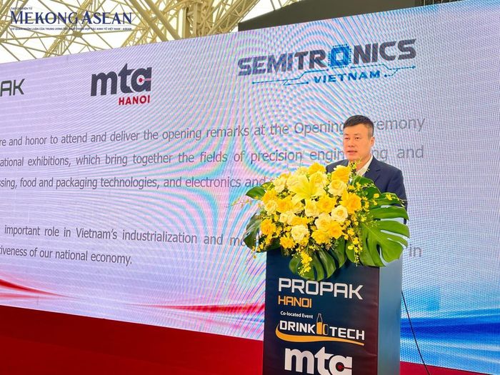  Ông Chu Việt Cường, quyền Giám đốc Trung tâm Hỗ trợ phát triển Công nghiệp (thuộc Cục Công nghiệp, Bộ Công Thương), phát biểu tại lễ khai mạc chuỗi ba triển lãm công nghiệp quốc tế tại Hà Nội ngày 13/10. Ảnh: Trung Anh/Mekong ASEAN. 