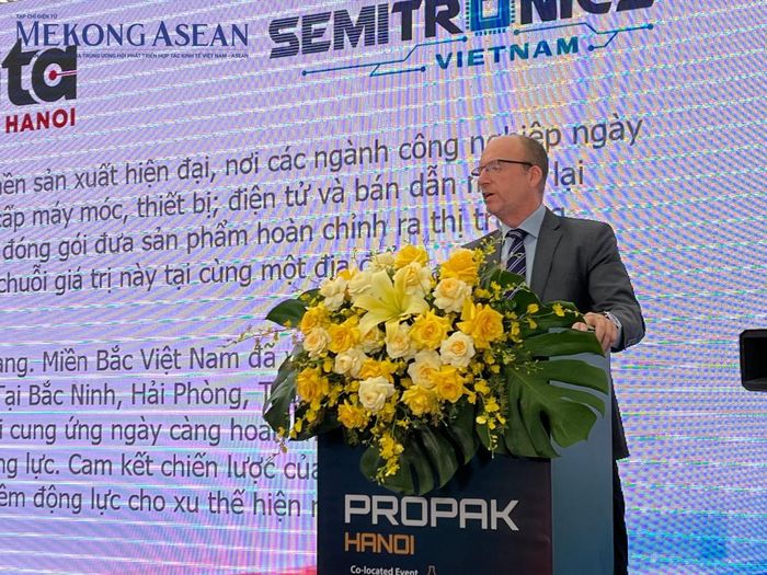  Ông Ian Roberts, Phó Chủ tịch cấp cao phụ trách khu vực châu Á của Informa Markets, phát biểu tại lễ khai mạc. Ảnh: Trung Anh/Mekong ASEAN. 