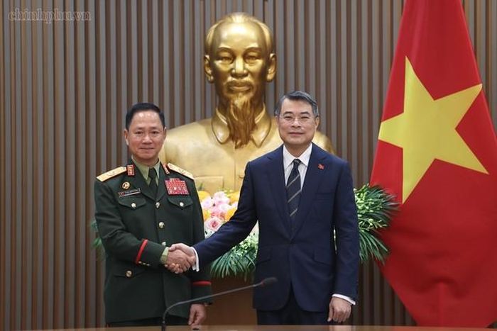 Thủ tướng Lê Minh Hưng tiếp Phó Thủ tướng, Bộ trưởng Quốc phòng Lào. Ảnh: VGP.