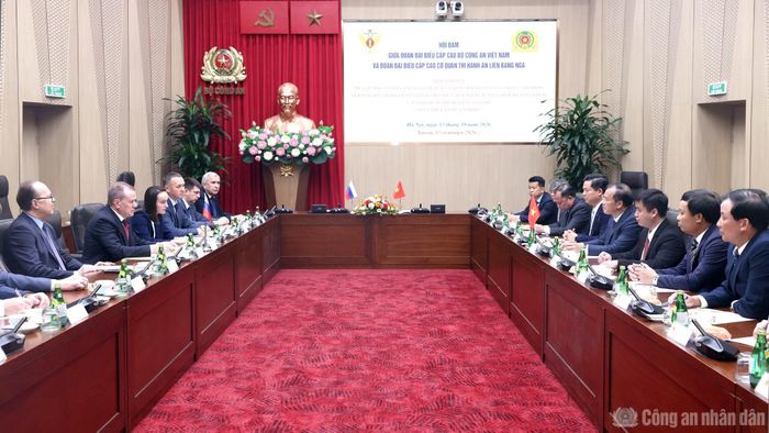 Hai bên thảo luận về phương hướng hợp tác thời gian tới.