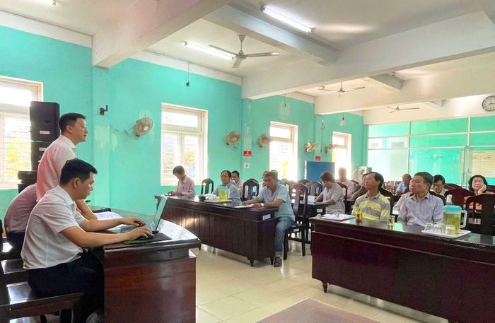 Phường Phú Xuân gặp gỡ, vận động các hộ dân ở khu vực 1 di tích Kinh thành Huế sớm bàn giao mặt bằng cho dự án.