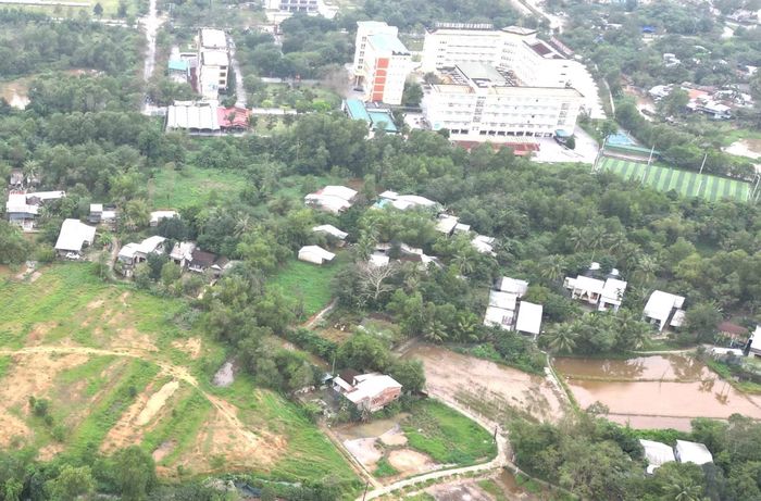 Nhiều nhà dân ở phường An Cựu (TP Huế) chờ giải tỏa khỏi khu vực dự án khu đô thị Đại học Huế.