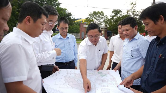 Chủ tịch UBND TP Huế Lê Trí Thanh cùng các đơn vị khảo sát tình hình triển khai quy hoạch khu đô thị Đại học Huế.