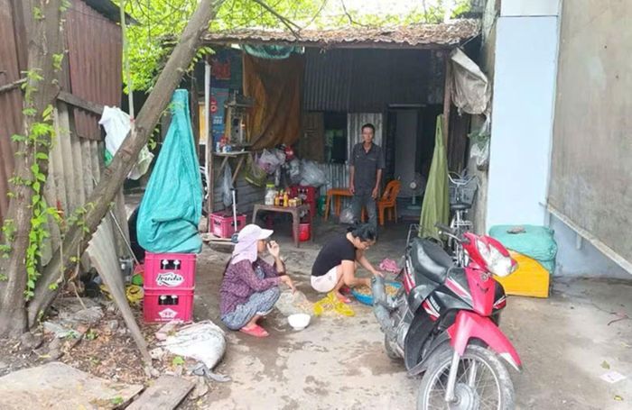 Người dân ở phường An Cựu (TP Huế) sống khổ trong những căn nhà tạm do vướng quy hoạch dự án khu đô thị Đại học Huế.