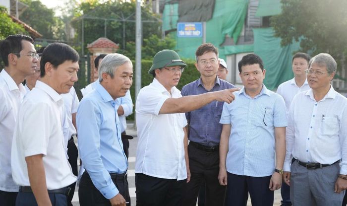 Qua kiểm tra, Chủ tịch UBND TP Huế Lê Trí Thanh yêu cầu các đơn vị khẩn trương tháo gỡ vướng mắc, đẩy nhanh tiến độ dự án tu bổ Kinh thành Huế.