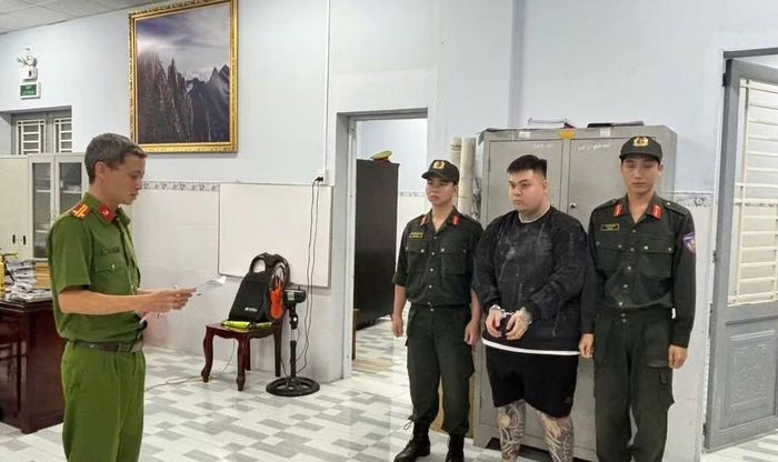 Cơ quan Cảnh sát điều tra Công an TP Đồng Nai thi hành lệnh bắt tạm giam bị can Nguyễn Hoàng Anh Tuấn để điều tra về hành vi “Cố ý gây thương tích” và “Gây rối trật tự công cộng”.