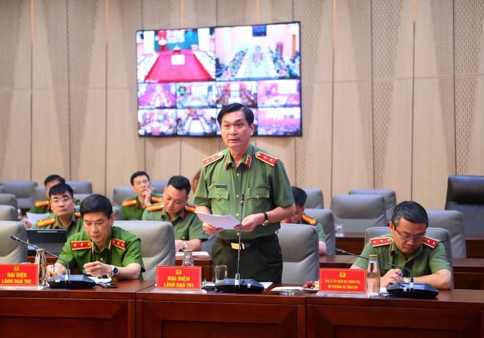 Dưới sự điều hành của đồng chí Bộ trưởng, lãnh đạo các Học viện CAND đã báo cáo thêm về tình hình, kết quả công tác GDĐT; đồng thời đề xuất các giải pháp nhằm nâng cao chất lượng các mặt công tác trong thời gian tới.
