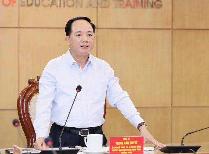 Đồng chí Trịnh Văn Quyết phát biểu kết luận hội nghị.