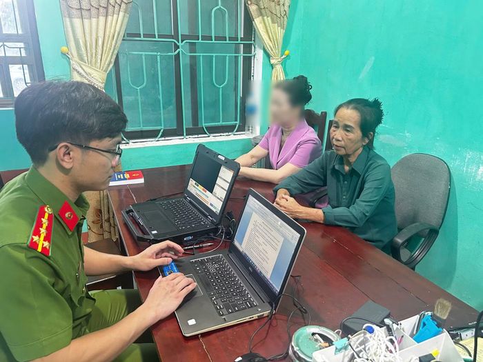 Công an tỉnh Phú Thọ lấy lời khai đối tượng Hoàng Thị Vui.
