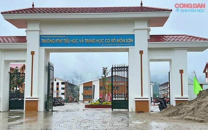 Trường Phổ thông Nội trú và Trung học Cơ sở Môn Sơn, xã Môn Sơn, tỉnh Nghệ An được xây dựng mới khang trang. Ảnh: Quốc Huy