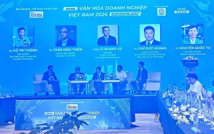 Các diễn giả thảo luận về nội dung: Xây dựng văn hóa doanh nghiệp - Từ bản sắc doanh nghiệp đến giá trị thương hiệu và năng lực cạnh tranh.