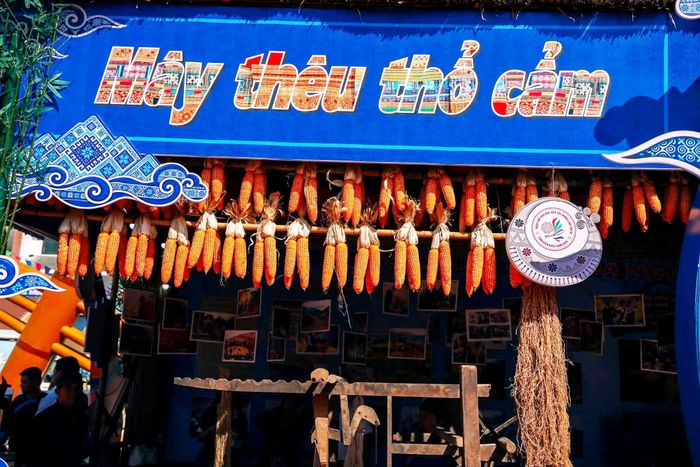 Sắc màu văn hóa không gian sống của dân tộc Mông. Ảnh: Thanh Huyền