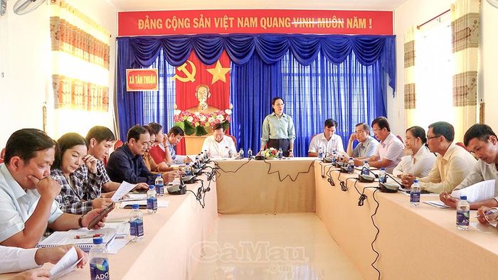Bà Trần Thị Huỳnh Dao, Trưởng ban Văn hoá - Xã hội, HĐND tỉnh, chủ trì buổi làm việc.