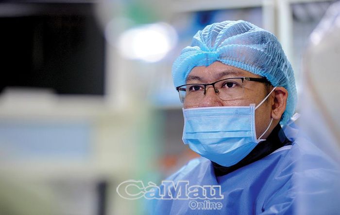 Bác sĩ Lê Tương Lai, Trưởng khoa Thần kinh, Bệnh viện Ða khoa Cà Mau, luôn chú trọng rút ngắn thời gian từ khi tiếp nhận đến khi can thiệp cho người bệnh đột quỵ.