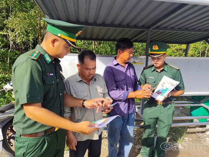 Người dân được tuyên truyền, phổ biến kiến thức pháp luật, các quy định về chống khai thác hải sản bất hợp pháp, không báo cáo và không theo quy định (IUU).