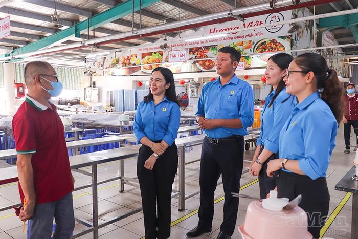  Đoàn công tác LĐLĐ tỉnh tham quan khu nhà ăn dành cho đoàn viên, công nhân, người lao động của Công ty TNHH MTV Pinetree.