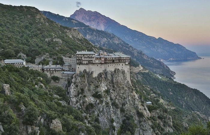 Bán đảo Athos. Ảnh: Expedia.