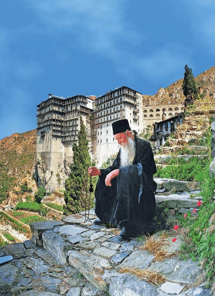Athos nổi tiếng với quần thể 20 tu viện Chính thống giáo Đông phương, trong đó 17 tu viện thuộc người Hy Lạp, còn 3 tu viện do người Nga, Serbia và Bulgaria quản lý. Ảnh: Falstaff.