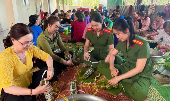 Thiếu úy Nguyễn Hồng Ân, cán bộ Công an xã Thanh Tùng tích cực tham gia các hoạt động an sinh xã hội, chung sức vì cộng đồng.