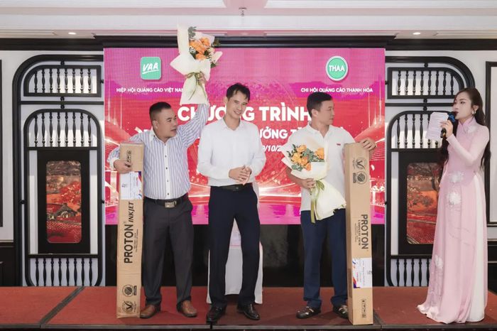 Nhiều hoạt động chào mừng tạo không khí sôi nổi tại sự kiện.