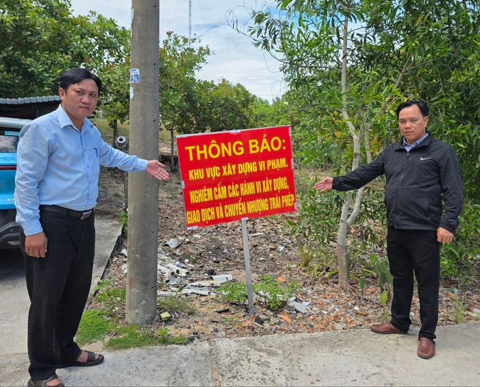 Chính quyền địa phương đặt biển thông báo khu vực đất cấm xây dựng, giao dịch và chuyển nhượng trái phép