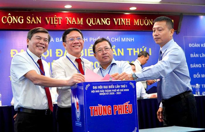 Các đại biểu tham gia bỏ phiếu bầu Ban Chấp hành Hội Nhà báo TPHCM khóa I, nhiệm kỳ 2026-2031