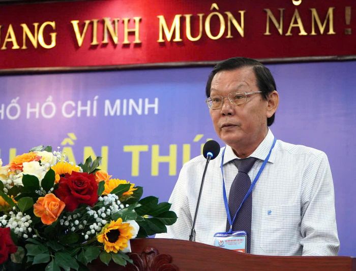 Chủ tịch Hội Nhà báo TPHCM Nguyễn Tấn Phong phát biểu