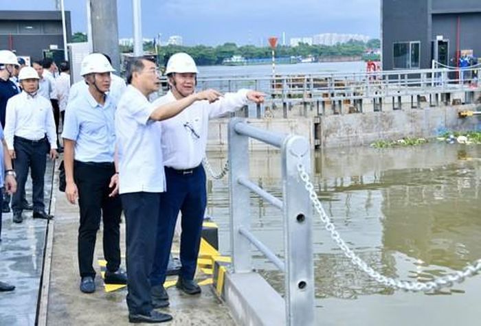 Thủ tướng Lê Minh Hưng đi kiểm tra các hạng mục công trình