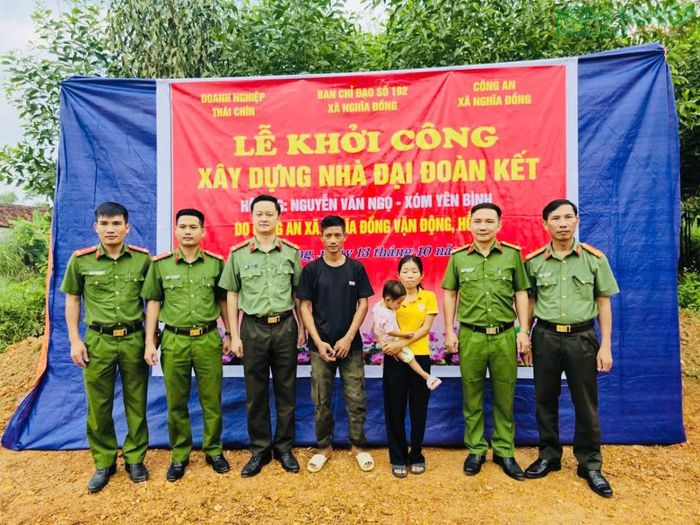 Các cơ quan, đơn vi đến động viên, chia sẻ với các hộ khó khăn trên địa bàn.